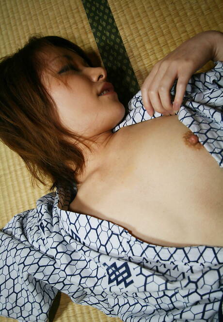 Idols 69 pleased to share with you xxx gallery with Saori unveiling well-done body
