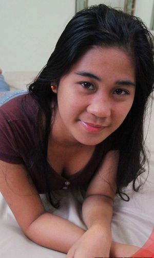 Asian Sex Diary invites you to browse their xxx pictures with Maya in blowjob porn scene